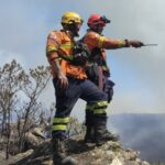 Homens do Corpo de Bombeiros combatem incêndio na Serra do Caraça há 17 dias