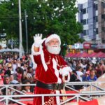 João Monlevade dá boas-vindas ao Natal com luzes, shows e a presença do Papai Noel na Praça do Povo