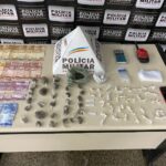 PM apreende grande quantidade de drogas e recupera veículo furtado em João Monlevade