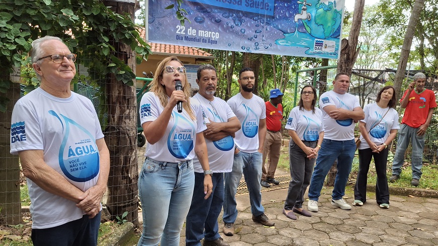 os estudantes aprenderam sobre o processo de tratamento da água, desde a sua captação no Rio Santa Bárbara, até a chegada na casa dos consumidores