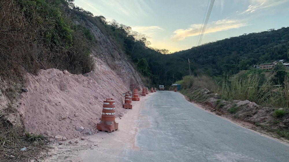 A Prefeitura orienta os motoristas a utilizarem rotas alternativas durante o período de bloqueio