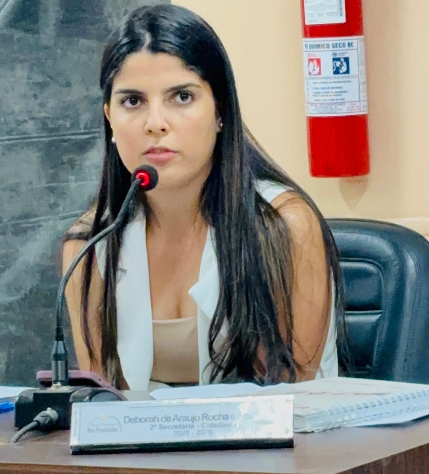 Déborah de Araújo Rocha e Souza,