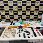 Operação Luminis mobiliza mais de 100 policiais e resulta em prisões, apreensão de armas e drogas na região