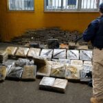 PRF apreende quase 500 kg de maconha escondidos em carga de calcário na BR-262