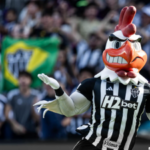 Hospital Margarida recebe visita do Galo Doido em ação de humanização nesta quinta-feira