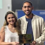 Secretaria de Saúde de João Monlevade recebe homenagem da Rede de Ensino Doctum