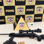 Homem ameaça matar família e aponta arma contra policiais em João Monlevade