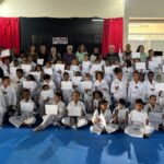 Alunos da Escola Cicinha Moura celebram evolução no Taekwondo com troca de faixa