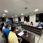 Fim do emaranhado de fios: Câmara aprova lei que obriga empresas a limpar e organizar os postes de Rio Piracicaba